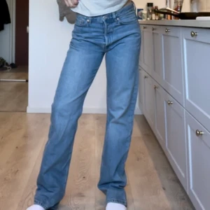 Weekdayjeans, SPACE, W 27 L 34 - Tyvärr för långa för mig, nyskick & fin färg!