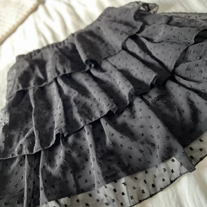 Volangkjol - Volangkjol köpt på Shein. Aldrig använd. Kan fraktas om köparen står för frakten 🤍