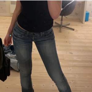 Svin snygga only jeans som tyvärr är för små för mig. (Bilderna är lånade) längden är perfekt för mig som är 157cm. Köparen står för frakt❤️