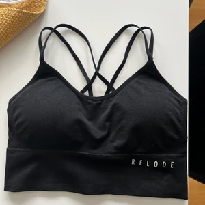 Relode sport-bh  - Sport-bh från relode, stl M. Endast använd 1 gång
