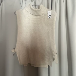 Väst med krage - Väst med krage från Cubus. Aldrig använd🌸