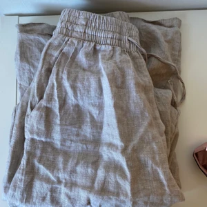 Linnebyxor  - Säljer mina linnebyxor som ej kommer till användning, köpta förra sommaren, fler bilder och frågor kom privat ❤️