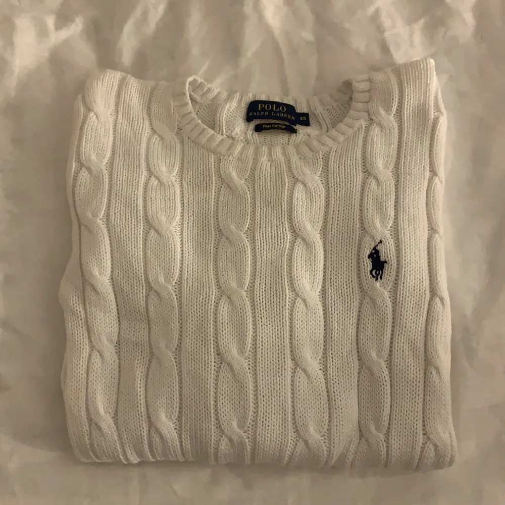 Polo Ralph Lauren stickad vit tröja strl XS. Super fin!! Ordinarie pris 1 395 kr. . Stickat.