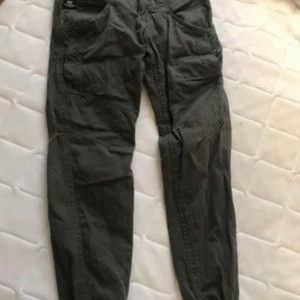 Snygga byxor! - Byxorna är knappt använda så är i fint skick! 