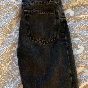 Zara jeans  - Zara straight jeans storlek 32, använda typ 4 gånger 
