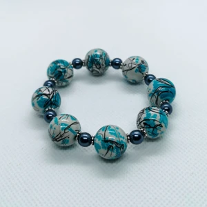 Blått armband - Stretching armband I vackra pärlor. Frakt ingår I priset 