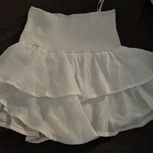 Volang kjol - En jättefin vit volang kjol från shein i storlek Xs. 