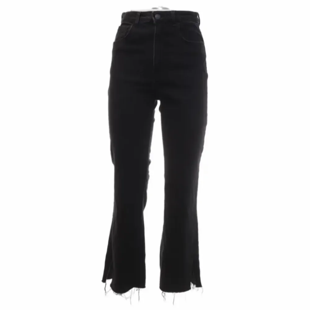Supersnygga jeans från Bershka i mycket fint skick. Stl 36 men med skön stretch. Hämtas i Råsunda eller skickas mot fraktkostnad. . Jeans & Byxor.