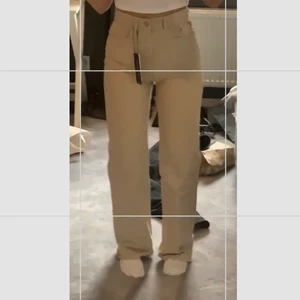 Jeans - Beiga jeans från strandivarius strl 36 tyvärr för små🥲