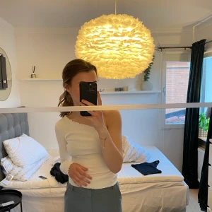 Nakd topp - Super fin one shoulder topp från nakd som inte kommer till användning längre. Tyvärr finns det ett litet hål på ryggen då jag var tvungen att ta bort lappen för den syntes igenom men inte direkt något man tänker på då det är väldigt litet (kolla andra bilden)🦋🫐🥰💐💜🌼