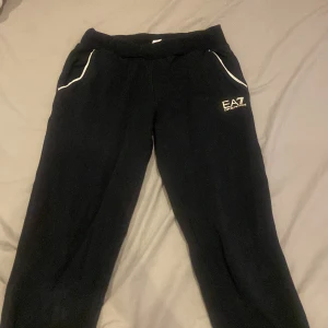 Armani mjukis byxor. - Svarta Armani mjukis byxor fina på 