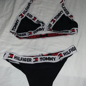 Tommy hilfiger bikini - Säljer en tommy hilfiger bikini som aldrig har använts. 