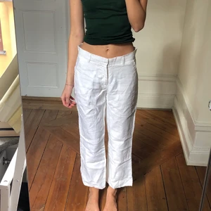 Linnebyxor - Midwaist linnebyxor. Dem har två fläckar, men jag vet inte ifall de går bort i tvätt