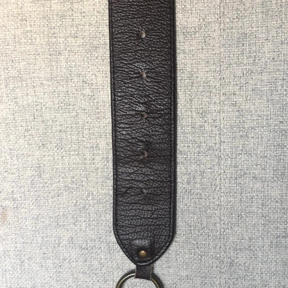 superfint vintage skinnbälte från Prêt à Porter, 85cm långt. kontakta för frågor eller fler bilder<3. Accessoarer.