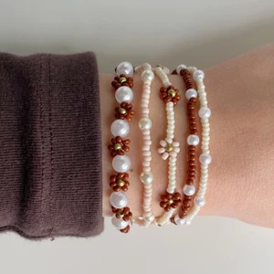 Armband  - Matchande pärlarmband! Blommigt: 55kr. De andra 35kr/st🥰 Köp alla 5 för bara 150kr💗