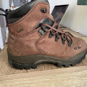 Vandring kängor  - Vandringskängor stl 38 märke Salomon Gore-Tex