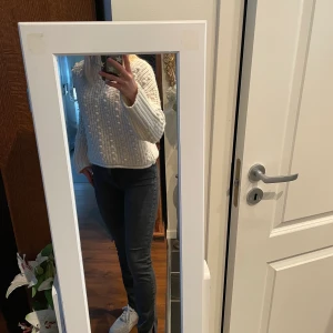 Jeans med slit - Superfina jeans från Zara i storlek 36, säljer då dem inte passar mig längre ❤️ Jag är 172cm 😁