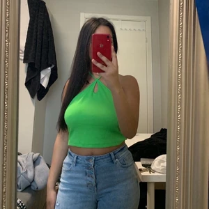 Populär zara tröja - Köpte denna tröjan förra sommaren från zara, som ni kan se så är prislappen kvar då den ej är använd. Passar även som storlek M ifall du är större i bysten.