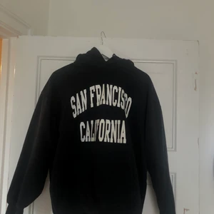 Navy oversized hoodie, Brandy Melville - Använd fåtal gånger, som ny! 