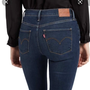 Levis 310 shaping superskinny Stl 14W - Lånade bilder, jeansen använda 2 ggr innan dottern växte ur dom. 
