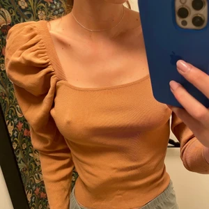 Topp med puffärm - Oanvänd. Från Chiquelle. One size. Jag är 175cm och har vanligtvis xs/s. 