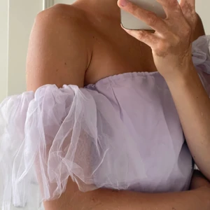 Top - Off shoulder crop top som aldrig använts  Storlek S