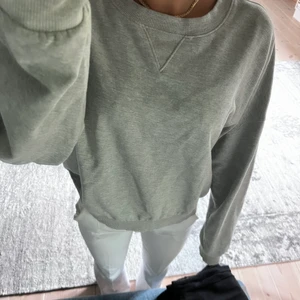 Grå sweatshirt  - Säljer min gråa fina sweatshirt ifrån Gina tricot💕