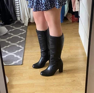 Svarta stövlar  - Snygga oanvända svart stövlar. Så fina och sköna❤️köparen står för frakten som är 66kr ❤️