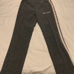 Palm angels byxor - Storlek large, topp skick, bara använda en gång, köpta på schype