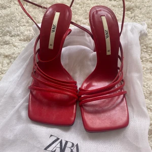 Oanvända klackar från zara - Helt nya klackar från zara som aldrig kommit till användning! Storlek 40, köparen står för frakt!😊