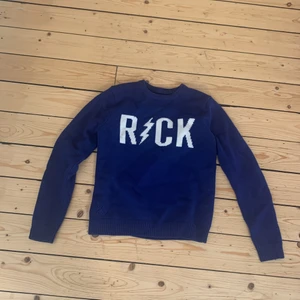 Mörkblå R⚡️CK ZADIG tröja - Säljer min Mörkblå Zadig tröja på grund av att den inte kommer till användning har använt den nån gång så den är som nyskick 