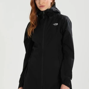 NorthFace Jacka - North Face jacka, dragkedjan är lite trög annars i väldigt bra skick. Köpt för 1700kr säljes för 700kr🤍:) Pris kan diskuteras.  Köparen står för frakten.