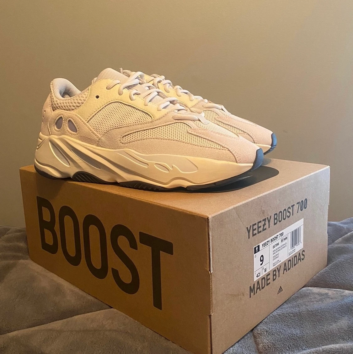 Yeezy boost 700 analog