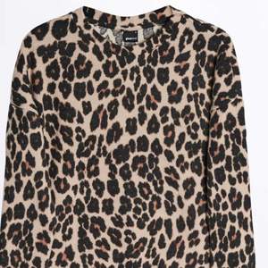 Super skön leopard tröja från Gina Tricot som tyvärr inte kommer till användning längre 🤎 Säljs till högsta bud 💕
