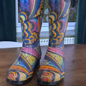 Stövlar/Dailyshoes  - Storlek 39 aldrig använt utomhus 