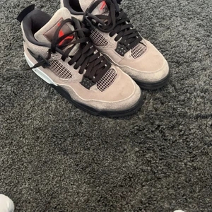 Jordan 4 Taupe Haze  - Ny pris ca 4500-5000, använda 2 gånger