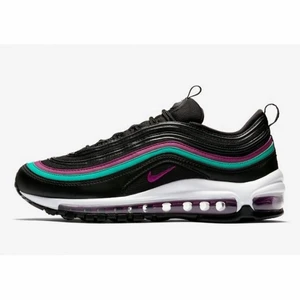 Nike Air Max 97 - Säljer dessa skor då det aldrig kommer till användning, nästan nya. Jag är en tjej som har använt de men tror de funkar på båda. Hör av er vid intresse eller om fler bilder önskas 😊