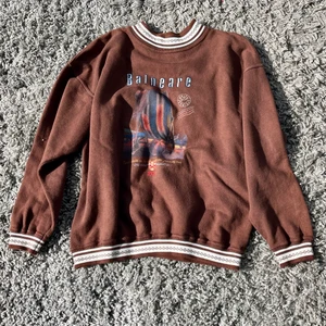 Tröja - Fin brun tröja med tryck på framsidan. Älskar de fina mönsterna 💕