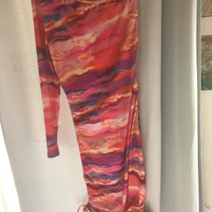 Färgglad klänning  - Endast tesdad 