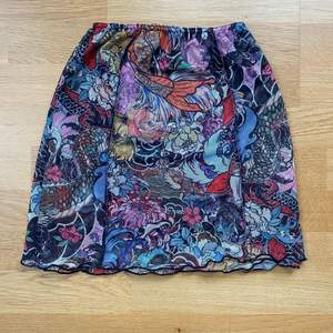 Unik kjol från New girl order i mesh med ett coolt mönster😍 i nyskick!