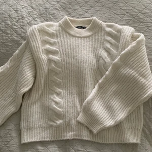 Vit stickad tröja! - Jättemysig vit stickad tröja från Gina tricot i bra skick! Köparen står för frakt! 