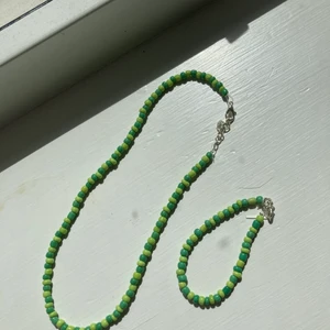 Armband och halsband  - 20kr st 