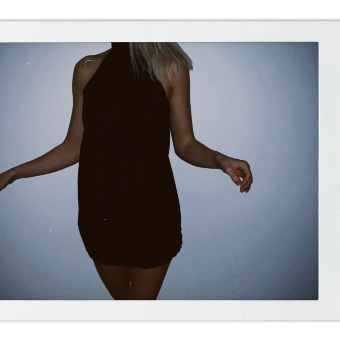 Svart halterneck klänning