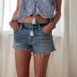 Lågmidjade shorts   - Perfekta lågmidjade jeans shorts från gap