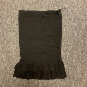 Volangkjol - Söt volangkjol köpt på BikBok förra sommaren men inte kommit till någon användning. Går även at använda som topp.