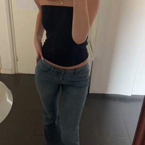 Low waist jeans bra i längden på mig 178!! Säljer för de ej kommer till användning längre💕 onesize (s)
