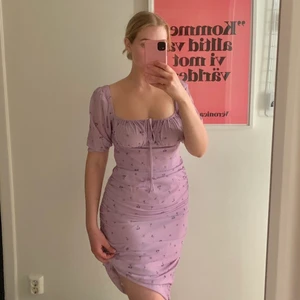 Adoore klänning - Helt ny adoore klänning modellen är helt slutsåld och borttagen på hemsidan. Storlek 40.