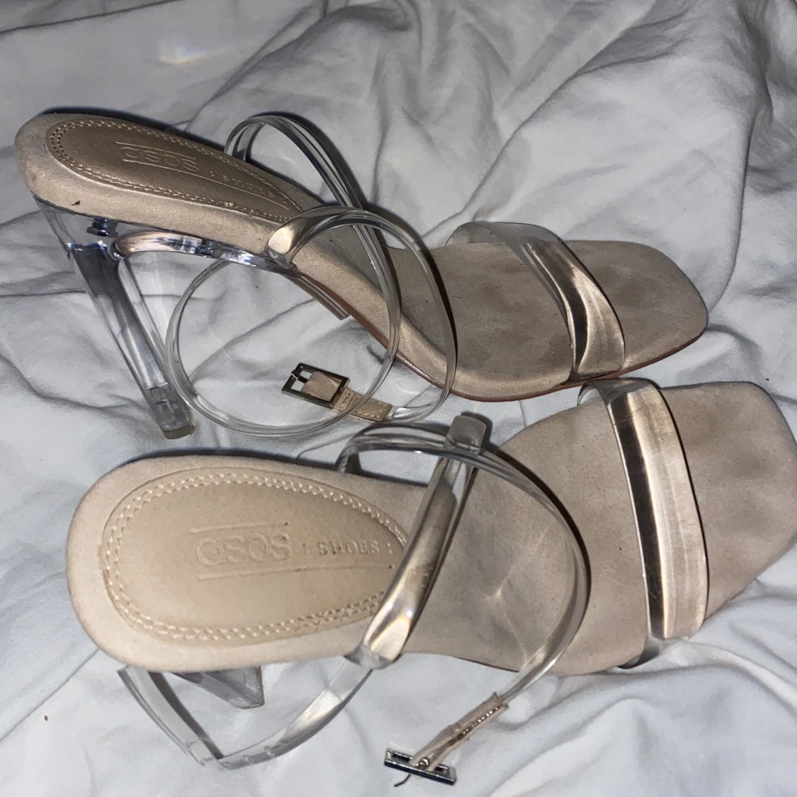 Genomskinliga klackar  - 91