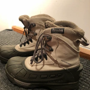 Salomon kängor 38 - Fina Salomonkängor, beiga i strl 38. Säljer för 400