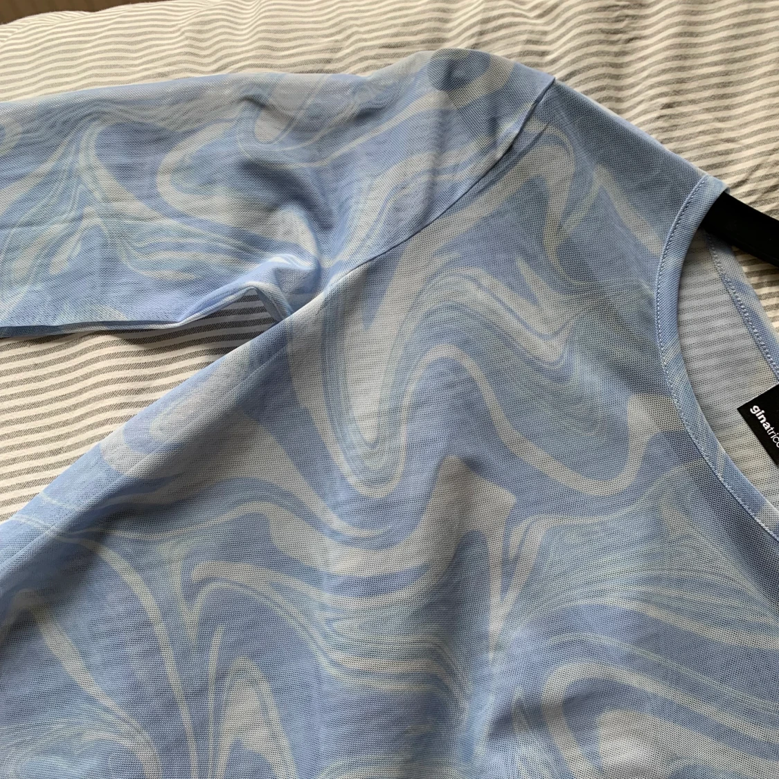 Mesh tröja ljusblå - 90